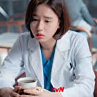 Eun-Jin Ahn به عنوان Moo Young's Wife