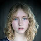 India Jane Francis به عنوان Poppy Rees