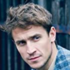 Jonathan Howard به عنوان Asher Jonah