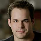 Kyle Bornheimer به عنوان Michael Harris