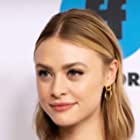 Hayley Erin به عنوان Taylor Hotchkiss