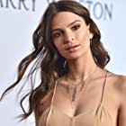 Emily Ratajkowski به عنوان Veronique