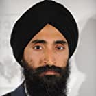 Waris Ahluwalia به عنوان Vikram Walia