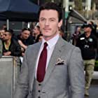 Luke Evans به عنوان Gaston