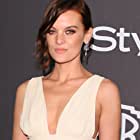 Frankie Shaw به عنوان Crystal