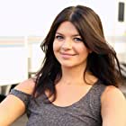 Casey Wilson به عنوان Noelle Hawthorne