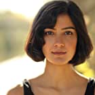 Rakhee Thakrar به عنوان Nasreen Shah
