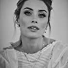 Arielle Vandenberg به عنوان Bergdorf Sales Lady
