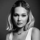 Kelli Berglund به عنوان Crystal Tyler