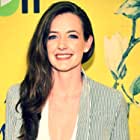 Stephanie Allynne به عنوان Natalie 'Nat' Bailey