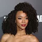 Sonequa Martin-Green به عنوان Michael Burnham