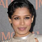 Freida Pinto به عنوان Caroline Aranha