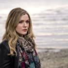 Harriet Dyer به عنوان Emily Kass
