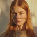 Genevieve Angelson به عنوان Jenny