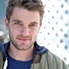 Chase Williamson به عنوان Zeke