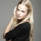 Gabriella Wilde به عنوان Sue Snell
