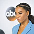 Kelly McCreary به عنوان Dr. Maggie Pierce