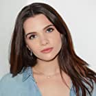 Katie Stevens به عنوان Avery
