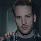 Ben Lamb به عنوان Owen Case