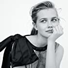 Angourie Rice به عنوان Holly March