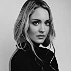 Christina Wolfe به عنوان Julia Pennyworth