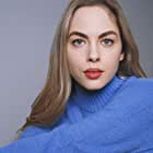 Sarah Dugdale به عنوان Lizzie