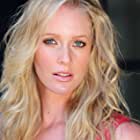 Emily Fonda به عنوان Martina