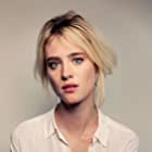 Mackenzie Davis به عنوان Mariette