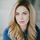 Shelby Bain به عنوان Sarah Pinkerton