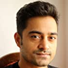 Gyanendra Tripathi به عنوان Ravi Sisodia