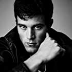 Jake Picking به عنوان Shawn (J.C.U Specialist)