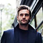 Tom Bateman به عنوان Trevor 'Viking' Calcote