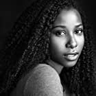 Naika Toussaint به عنوان Teen Girl #2