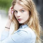 Nell Hudson به عنوان Skerrett