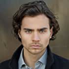 Tom York به عنوان Sam Carne