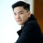 Jia Ler Koh به عنوان Wei Lun Kok