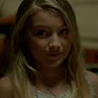 Tyler Jade Nixon به عنوان Annabel Coleridge