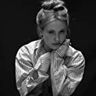 Annie Hamilton به عنوان Shelly