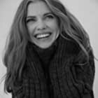 Megan West به عنوان Taylor Kelly