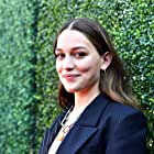 Victoria Pedretti به عنوان Evelyn Porter