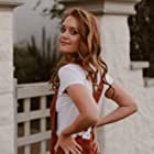 Jessica Sutton به عنوان Allison - Zoey's Roommate