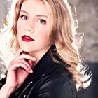 Sarah Luby به عنوان Receptionist