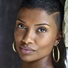 Samantha Walkes به عنوان Dr. Segar