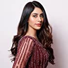 Warina Hussain به عنوان Dancer in the song 'Munna Badnaam'